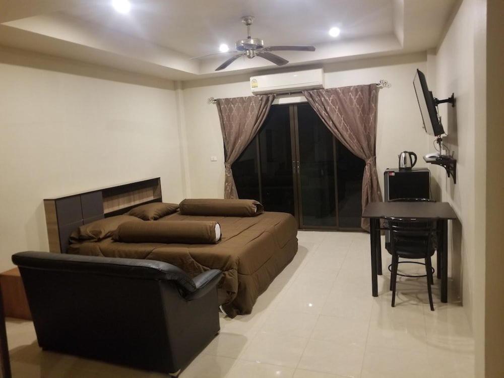 The Main Event Pattaya Bed & Breakfast Exterior photo
